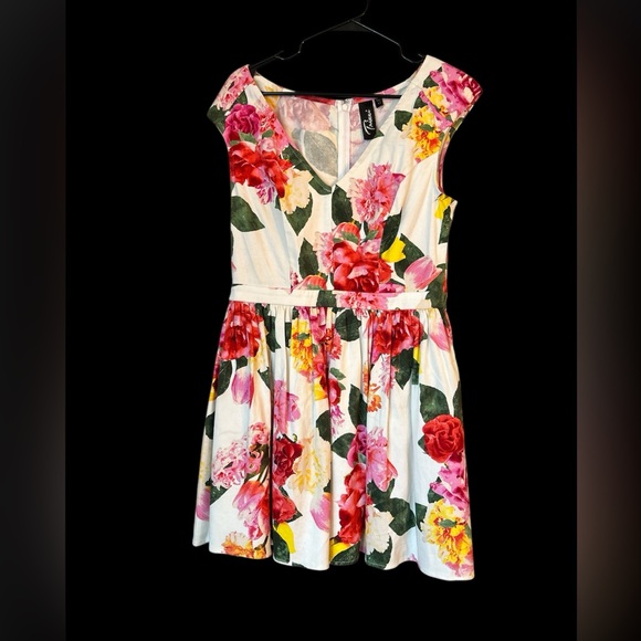 Trixxi Dresses & Skirts - Floral Sleeveless Dress